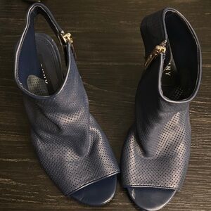 DKNY Women's Size: 6.5 Open Toe Hayden Sandals Color:BLACK